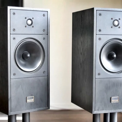 A pair of speakers standing next to each other in a room.